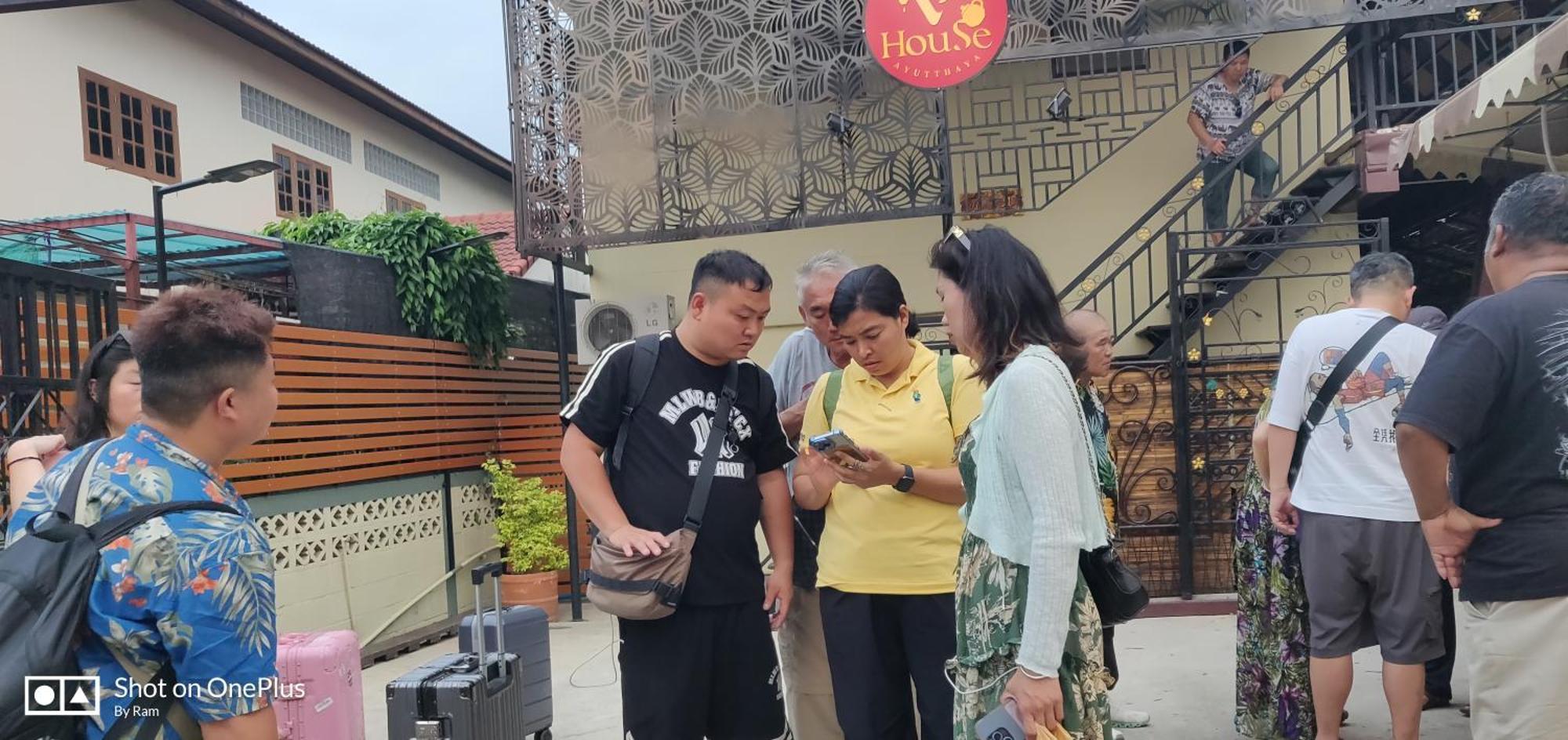 V House Otel Phra Nakhon Si Ayutthaya Dış mekan fotoğraf