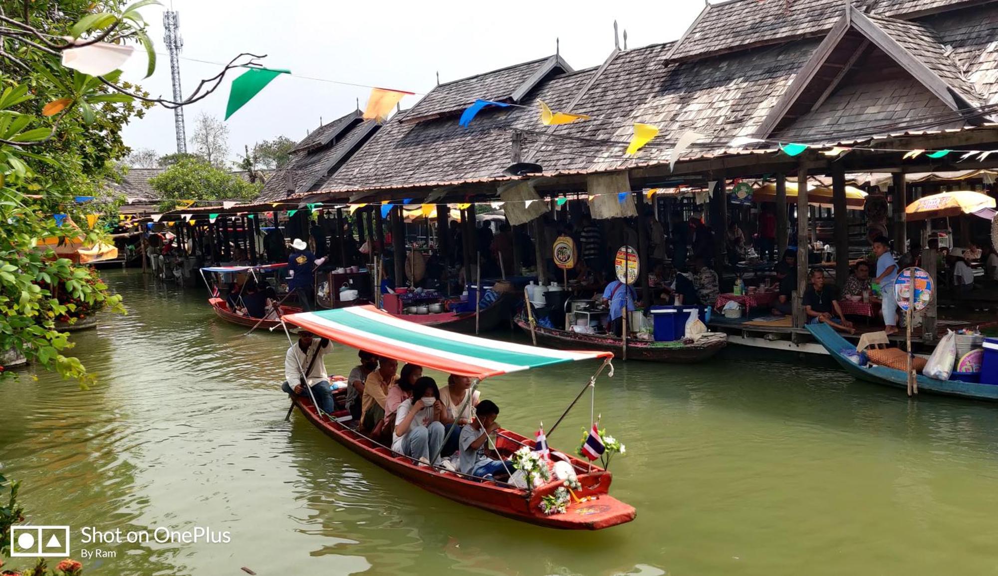 V House Otel Phra Nakhon Si Ayutthaya Dış mekan fotoğraf