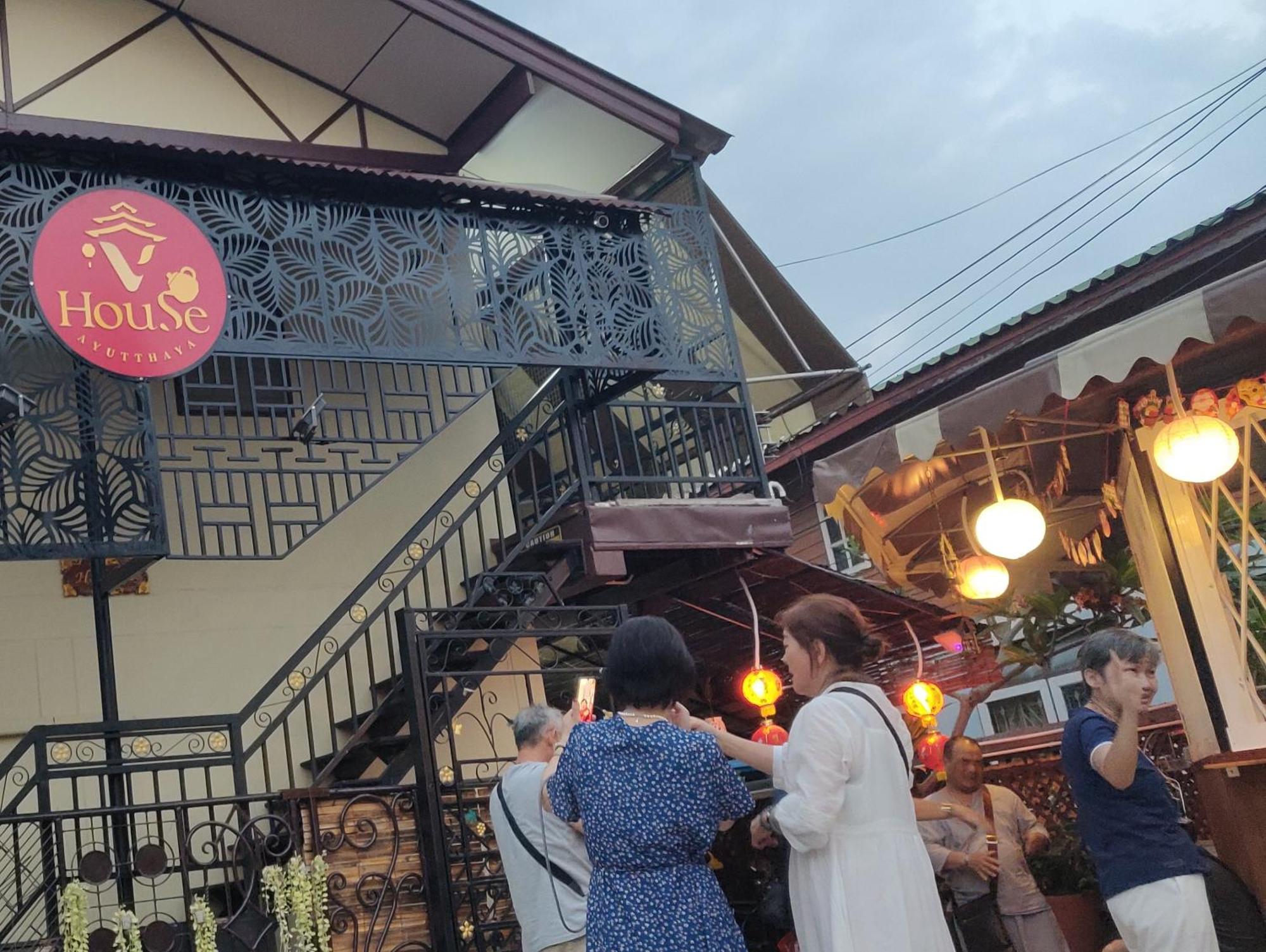 V House Otel Phra Nakhon Si Ayutthaya Dış mekan fotoğraf