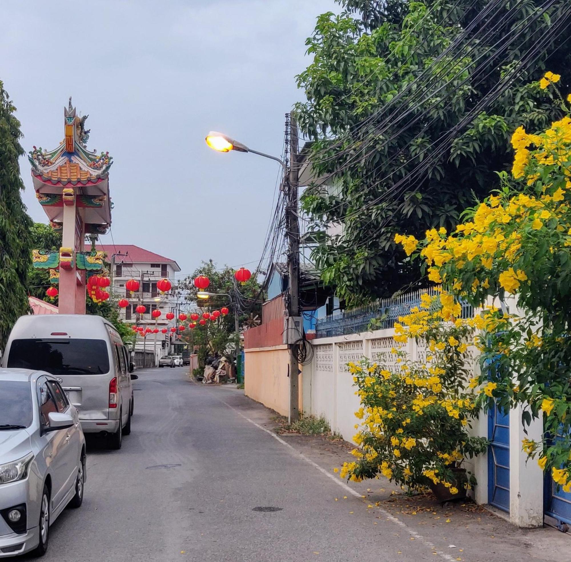 V House Otel Phra Nakhon Si Ayutthaya Dış mekan fotoğraf