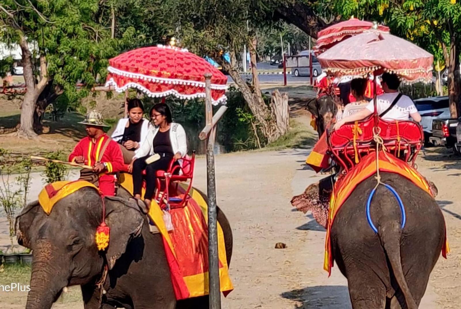 V House Otel Phra Nakhon Si Ayutthaya Dış mekan fotoğraf