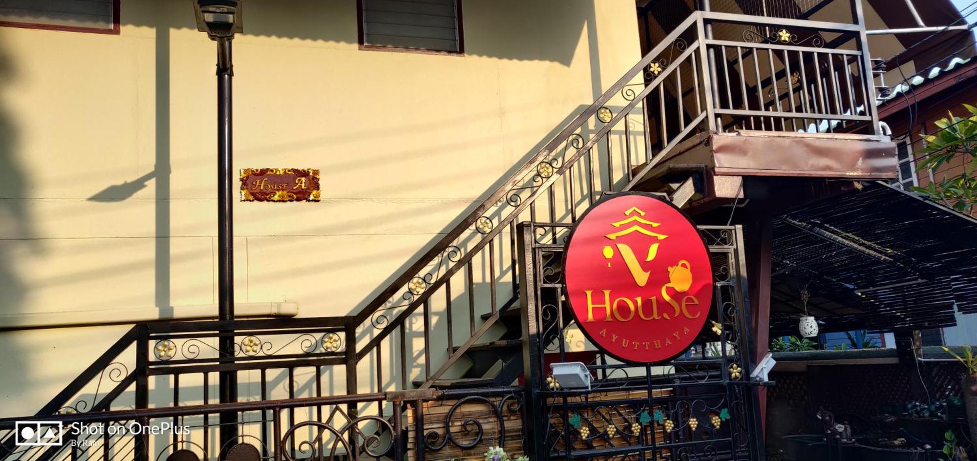 V House Otel Phra Nakhon Si Ayutthaya Dış mekan fotoğraf